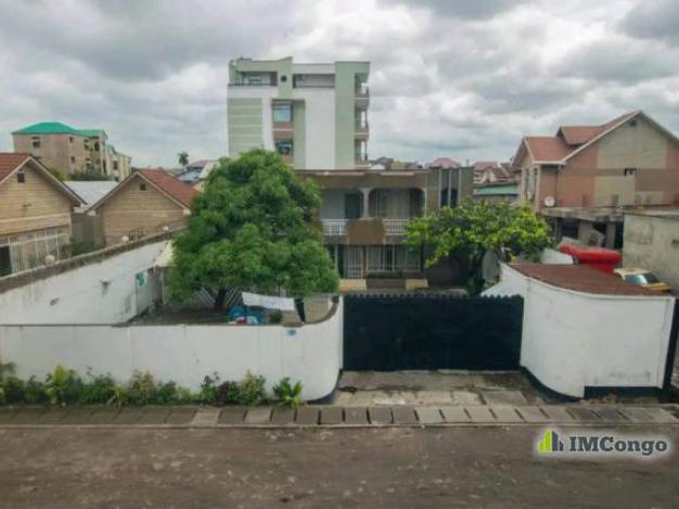 House - Kinshasa (Ref: Rond point Huilerie)