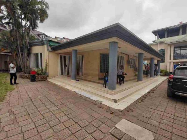 House - Neighborhood Basoko