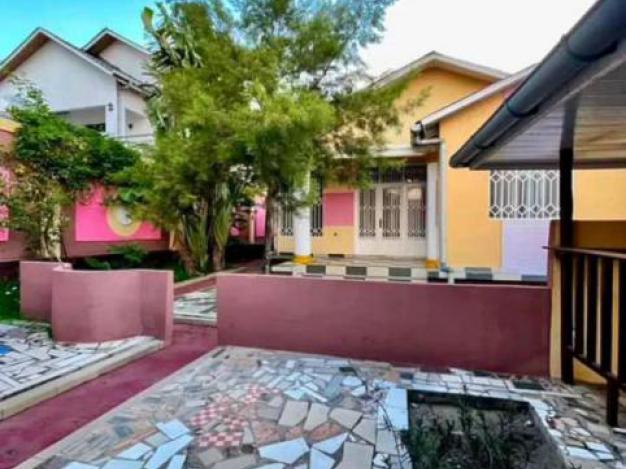 Plot - Neighborhood Delvaux