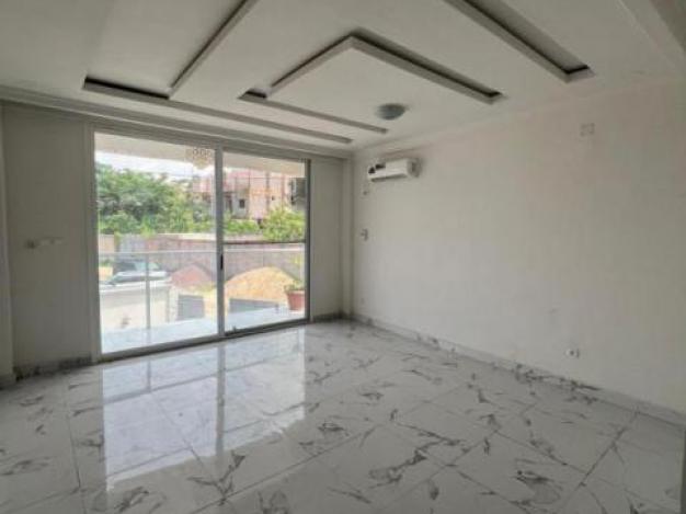 Apartment - Neighborhood Chanic