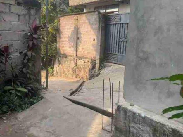 Plot - Neighborhood mama yemo