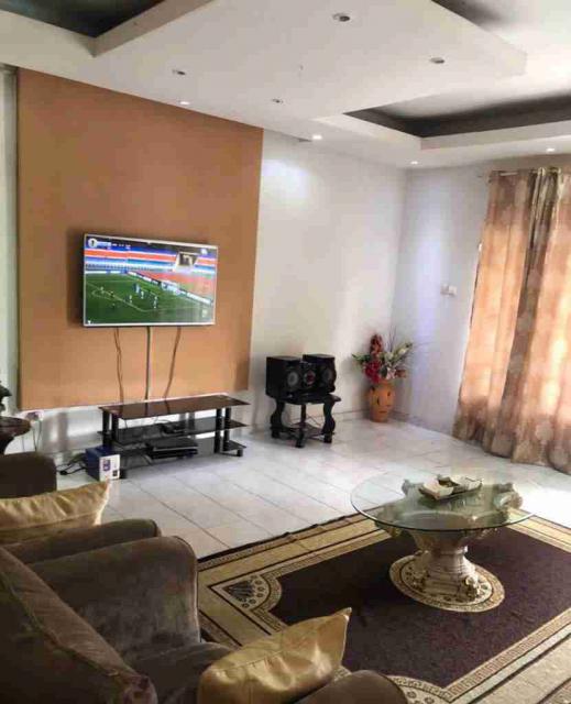 House / villa FOR RENT Kinshasa Ngaliema House Neighborhood Joli Parc